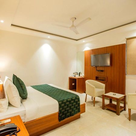 Hotel Arch Suites - Near Aerocity ニューデリー エクステリア 写真