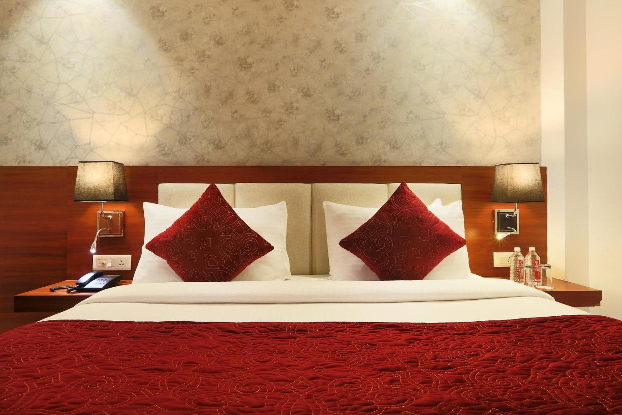 Hotel Arch Suites - Near Aerocity ニューデリー エクステリア 写真