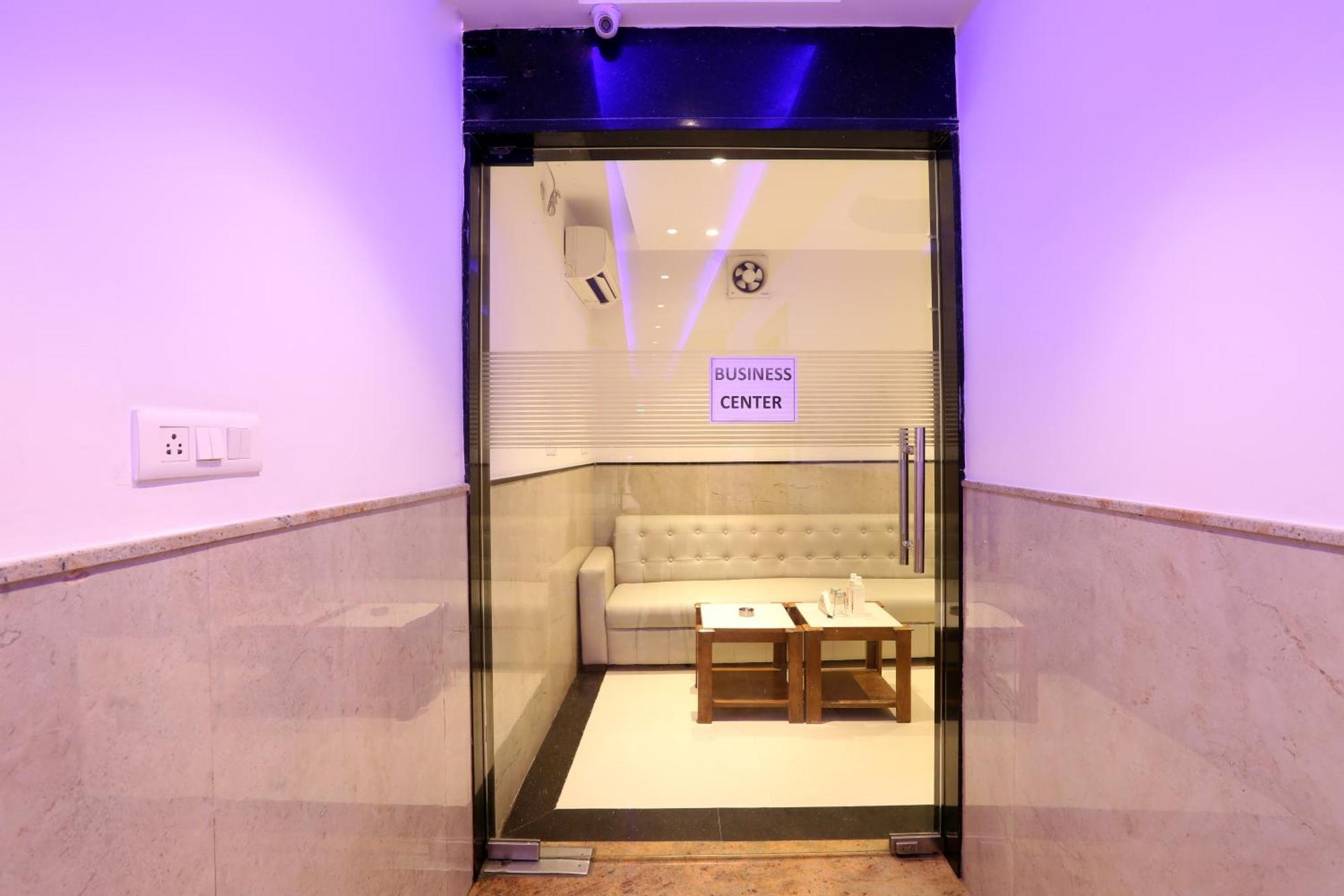 Hotel Arch Suites - Near Aerocity ニューデリー エクステリア 写真