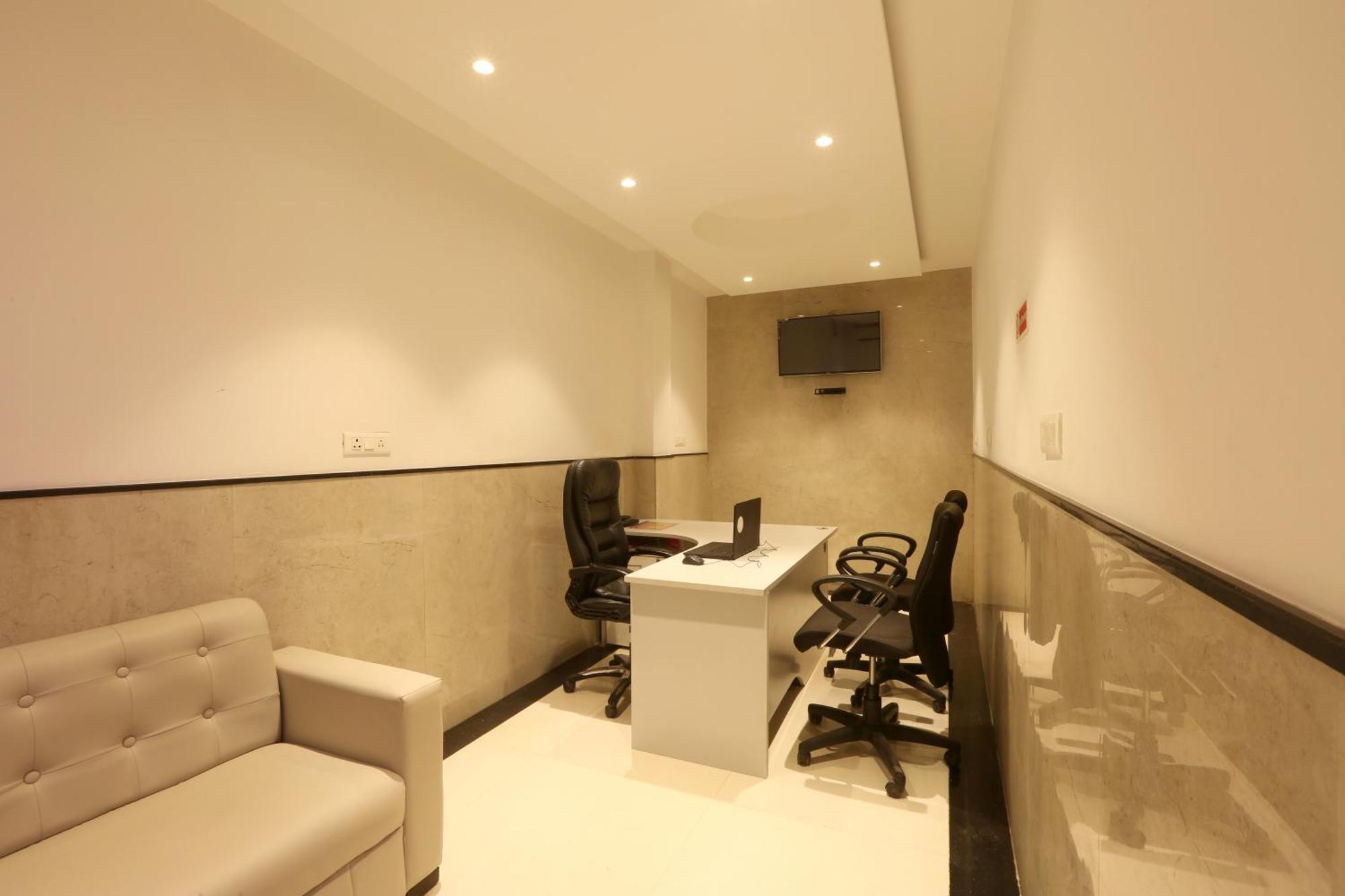 Hotel Arch Suites - Near Aerocity ニューデリー エクステリア 写真