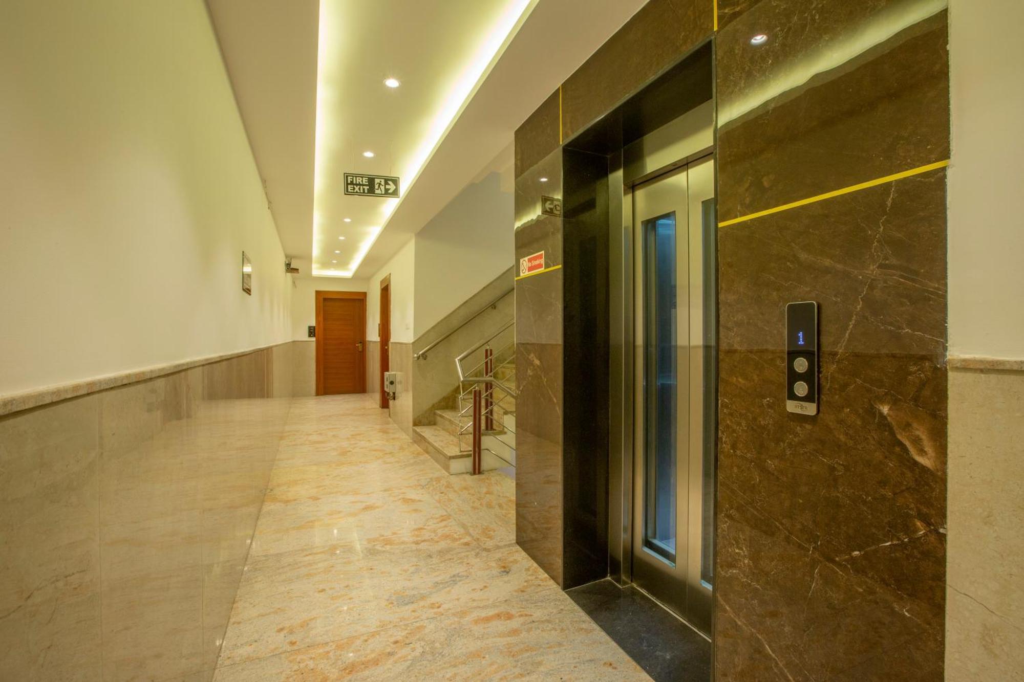 Hotel Arch Suites - Near Aerocity ニューデリー エクステリア 写真