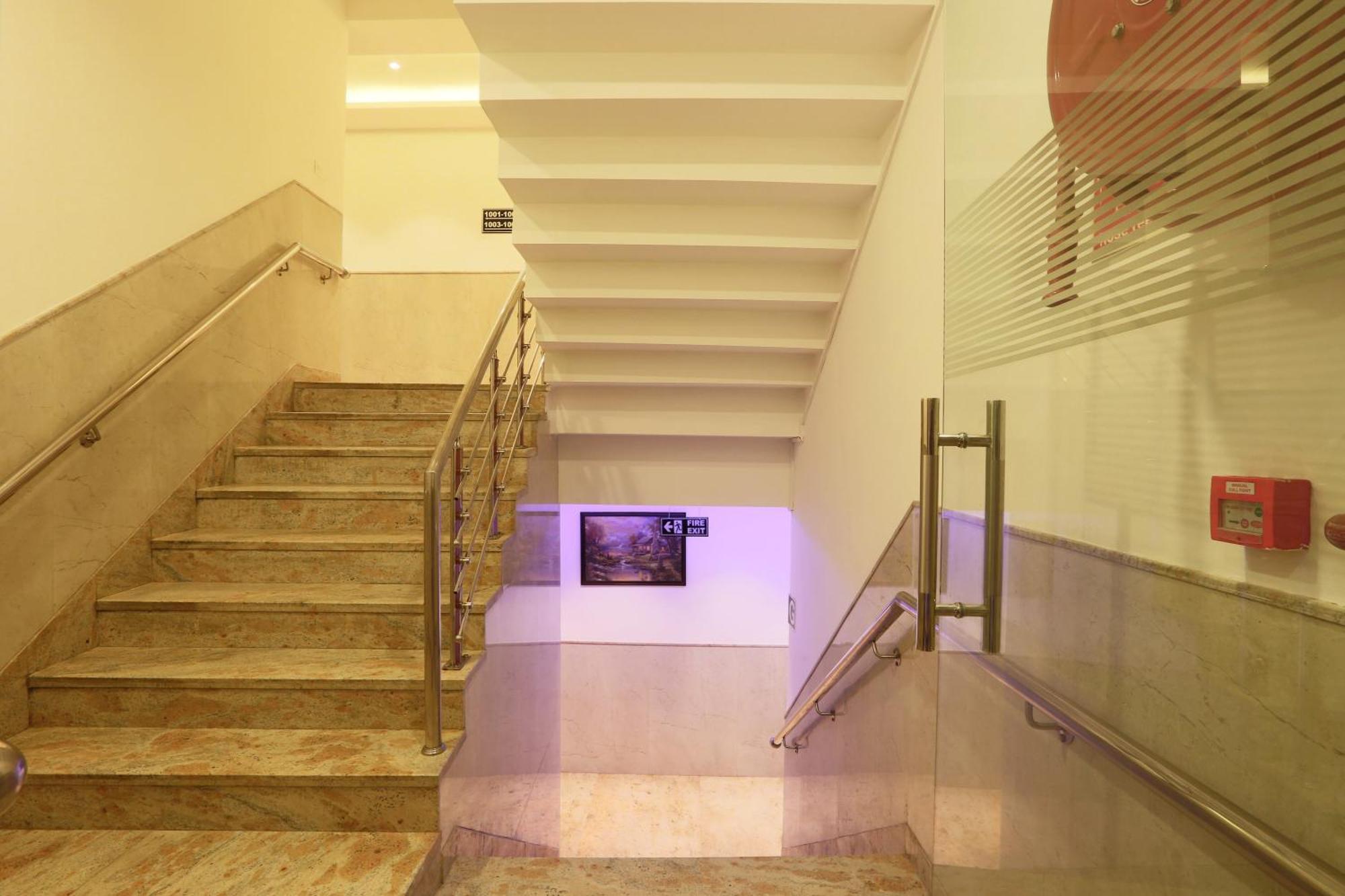 Hotel Arch Suites - Near Aerocity ニューデリー エクステリア 写真